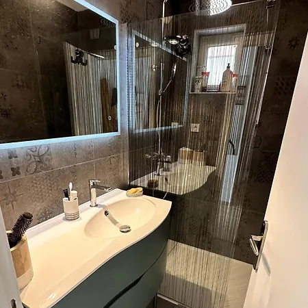 Rénové Avec Balcon Près Du Centre De - Fr-1-515-187 Appartement *